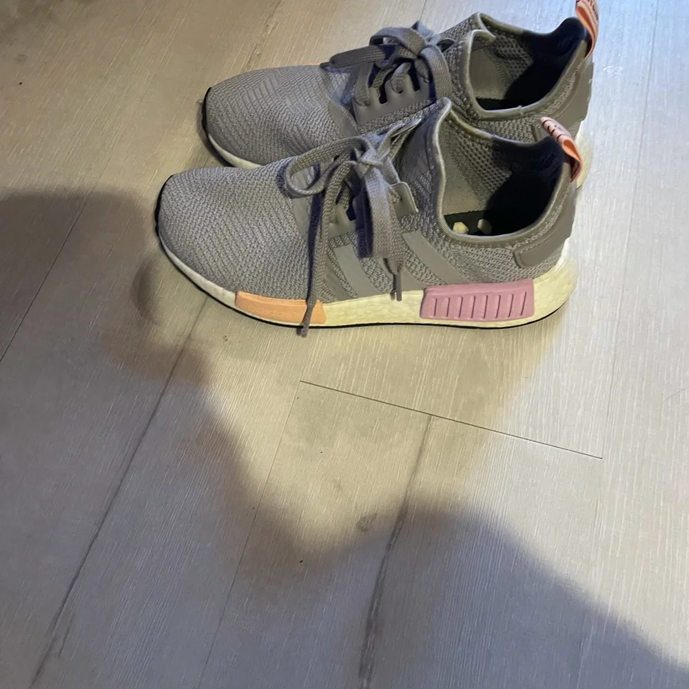 Adidas - Picture 4 of 5